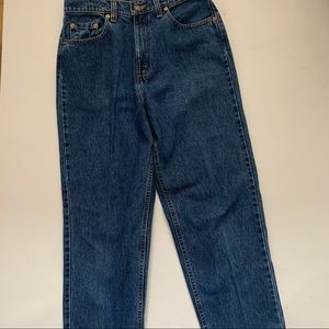 Vintage Levi’s 561 Jeans medium wash loose fit straight leg size 8
